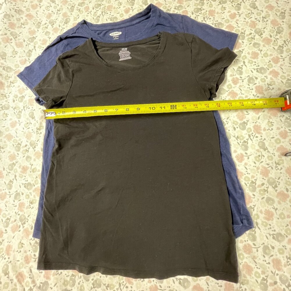 Bundle of 2 Basic T-Shirts - Women's Small SIzes - GUC